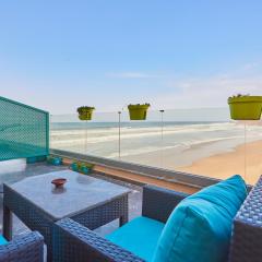Amwaj Apt - Surf and Fun Beachfront Stay With Balcony