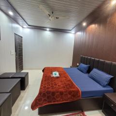 Hotel Paradise - Hazrat Nizammuddin Railway Station