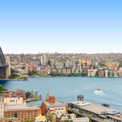 Spectacular Apartment with Harbour Bridge Views