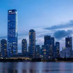 Raffles Shenzhen, Situated in the heart of One Shenzhen Bay, Book Now to Enjoy Free Minibar and Happy Hour Privileges at Long Bar on 71F
