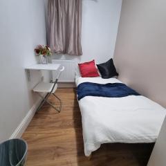 Single room Hayes, Heathrow, London, Free parking