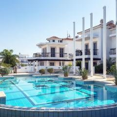 Cozy Beachside Apartment with Pool Access - Ideal for Relaxation