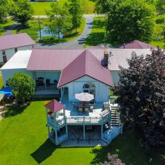 Fire Pit and Game Room North East Family Retreat!