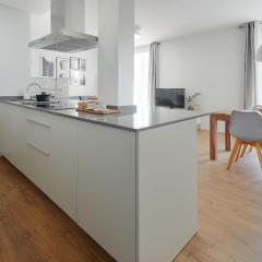 H SUITE2B by Smiling Rentals