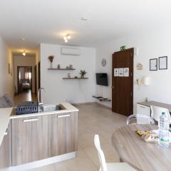 Modern & Central 2 bedroom & 2 bathrooms apartment