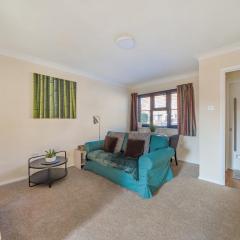 Pass the Keys Charming 1-Bed Study w garden