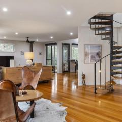 Stylish 3-Bedroom and Outdoor Grill and Pizza Oven