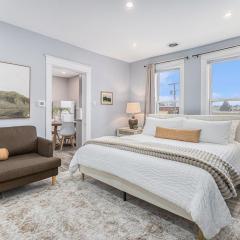 Studio Updated 1 Block to Downtown & Mins to Beach
