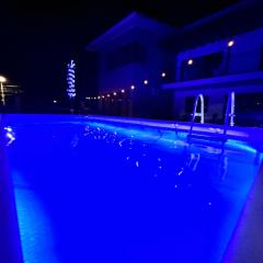 Casa con Piscina y jacuzzi, vista al Volcán Tenorio