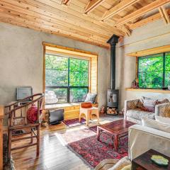 Unique and Serene Retreat, 7 Mi to Downtown Portland
