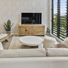 Ocean Horizons with Coral Sea Views