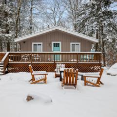 Family Friendly Cabin With A Firepit And A Hot Tub In Heart of Poconos