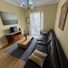 L13 - 5 Bedrooms 2 Baths, Very Large Apartment by the Sea