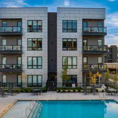 Sleeps 18 3 Modern Midtown Apartments w Gym Pool Walkable to Shops Eats