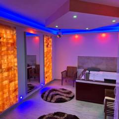 Regim Hotel Hanea jacuzzi in camera,piscina exterioara si sauna comuna