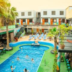 Wild Rover Huacachina