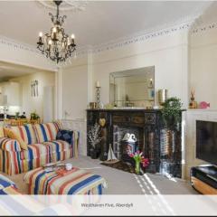 Westhaven 5 Beachfront Luxury! Free Parking Permit