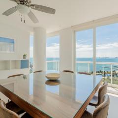 SEASlDE Beachfront 4 BDR by Casa Paraiso