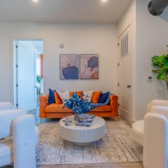 Vibrant Visit near Airport, Free Parking, 2 BR 2 Bath Suite that Sleeps 8, 20 Percent OFF 7 days