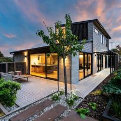 Private luxury townhouse close to central city