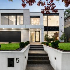 5 Ensuite Luxury Holiday House Balwyn North