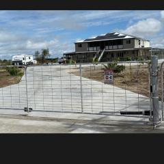 3 bedrooms plus study unit upstairs