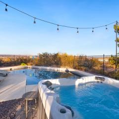 Heated Pool and Jacuzzi, Scenic Mountain View, Lux and Cozy,