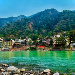 LA Riqueza Pride Inn # Customer's Favourite Hotel in Tapovan #Free use of Swimming Pool & Gym # Mountain View Rooms # Close to Lakshman Jhula # Free Parking
