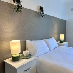 Central Dublin 2 bed Apt near city centre