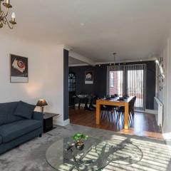 Newly Refurbed Home With Football Table Near M5 Junction 2