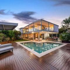 Luxury 5-Bedroom Canal-Front Retreat in Mooloolaba