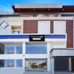 Super Townhouse Oak Silver City Chowk Formerly HW Residency