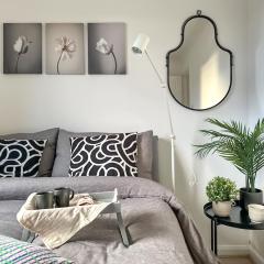 Cosy stylish Duntocher flat near Glasgow