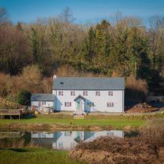 Luxury Riverside Escape in North Devon! Stunning Views