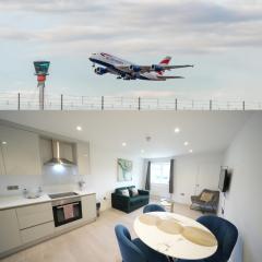 10 Min Drive to Airport - Free Parking - 15 min Bus ride - EV Charge available