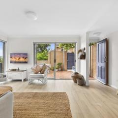 Bright Coastal Townhouse with BBQ & Courtyard