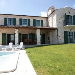 Spacious villa with 10x5m pool, aircon. Rural retreat, stunning views.