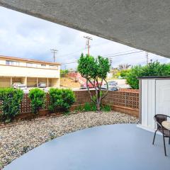 Modern Cozy Retreat Stylish Stay with Patio & Parking