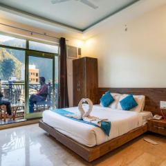 LA Riqueza Pride Inn # Customer's Favourite Hotel in Tapovan #Free use of Swimming Pool & Gym # Mountain View Rooms # Close to Lakshman Jhula # Free Parking