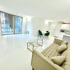 Leeds Train Station city centre villa style flat