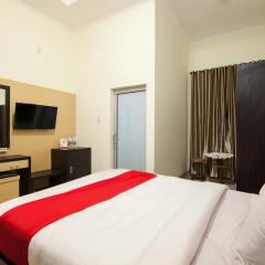 Esther Hotel
