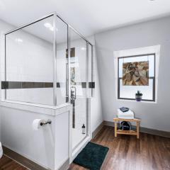 Large Suite Near Downtown Boerne By River