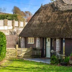 Unique Thatched Retreat near Salcombe and Beaches