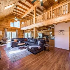 Spacious Cozy Cabin Retreat on 5-Acres with HotTub