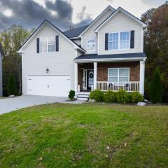 Large Rustic Family Home By RoadATL-KingBed-Firepit-Grill