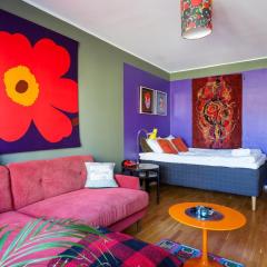 A stylish retro apartment near the metro and essential services