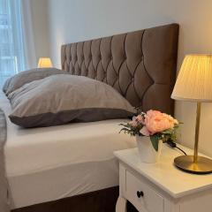 Prestige City Apartment - Next to Ice Arena, Private Parking