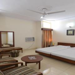 Jungle Babbler Tourist Resort