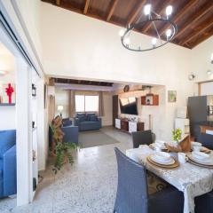 Colonial 2BR Apartment 2mins walk to beach
