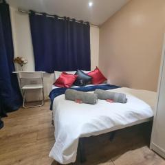 2 bed flat in Heathrow London Free parking